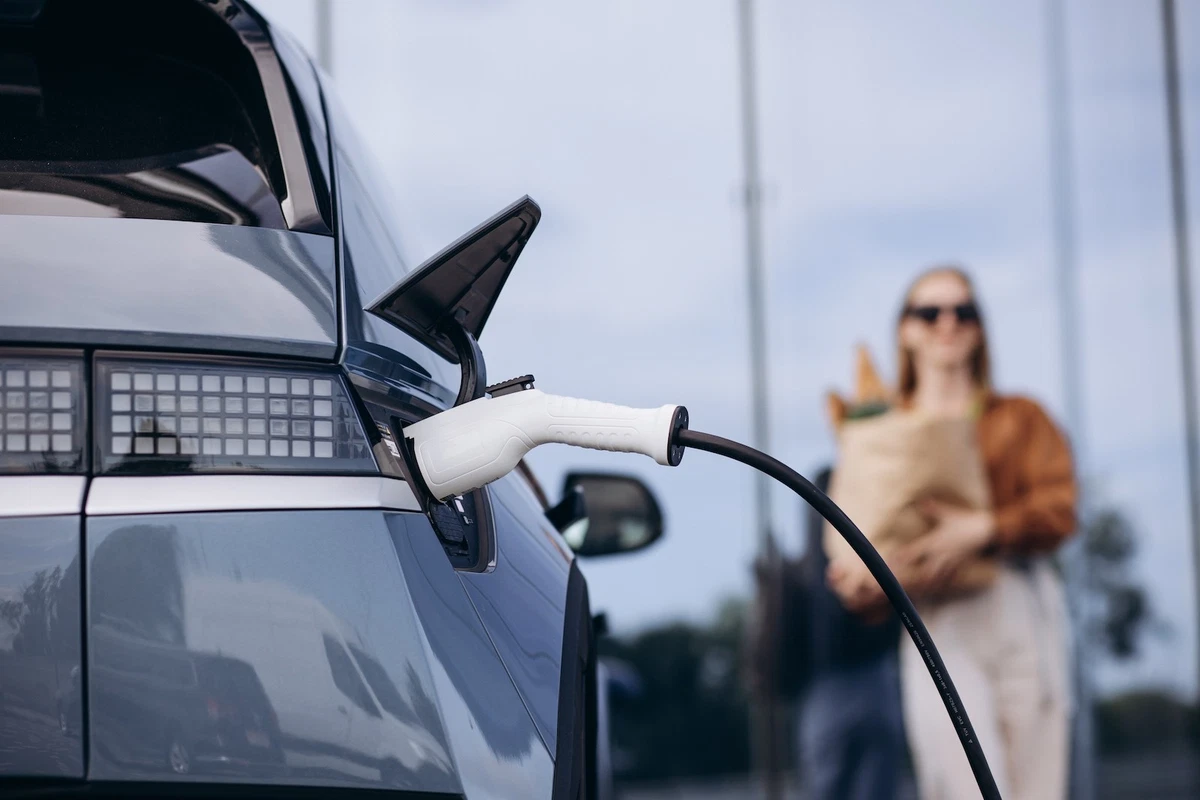 Charging a Kia IONIQ 5 EV while grocery shopping