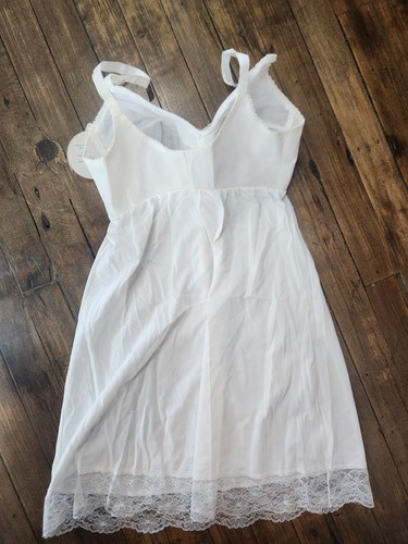 Vintage 1960s Lace Slip w Built in Bullet Bra New with Tags 34C Ivory Color - Picture 8 of 8