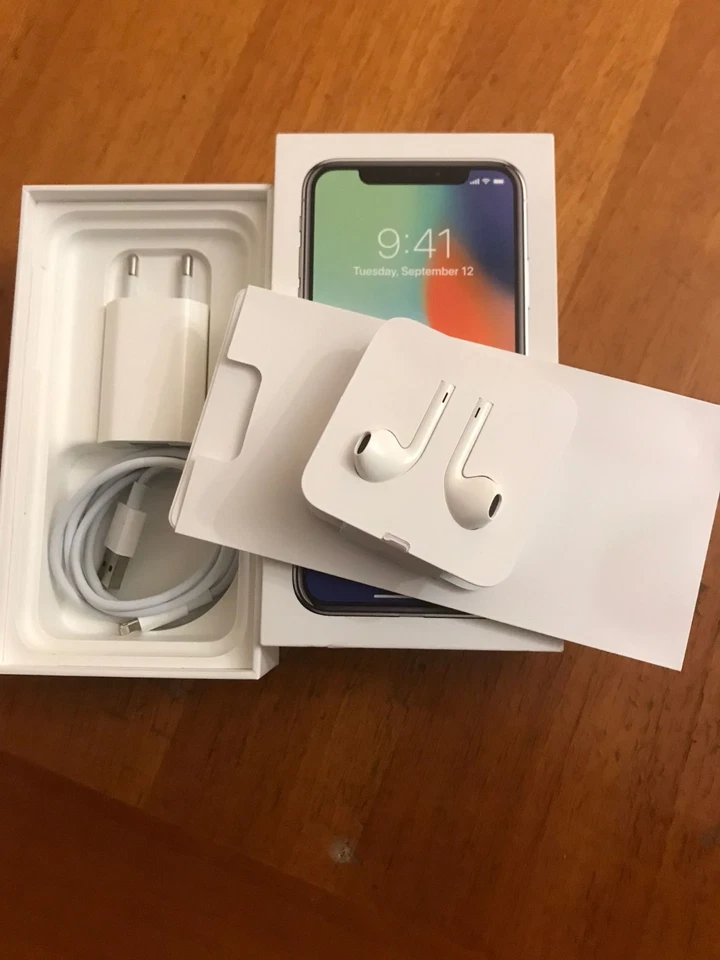 Apple iPhone X - 64GB - Argento (Sbloccato)  - Immagine 3 di 4