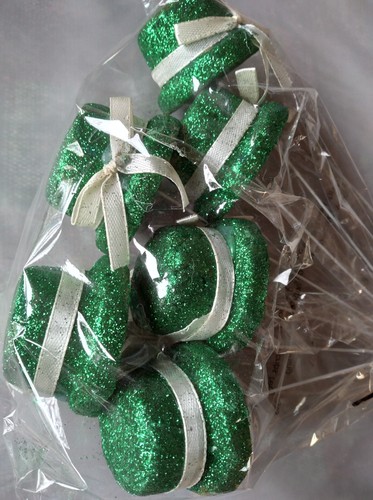 St. Patrick's Day Set of 6 Green Glitter Hats with Bows 8" Floral Picks - Bild 2 von 2