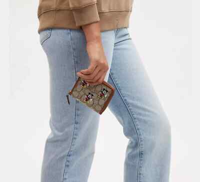 【DISNEY X COACH】スモール ジップ アラウンド ウォレット！ 公式】コーチアウトレット | 【DISNEY X COACH】スモール ジップ