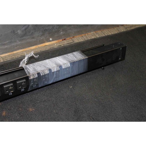 Schneider APC AP7530 24 Outlets Power Strip Rack - Picture 6 of 10