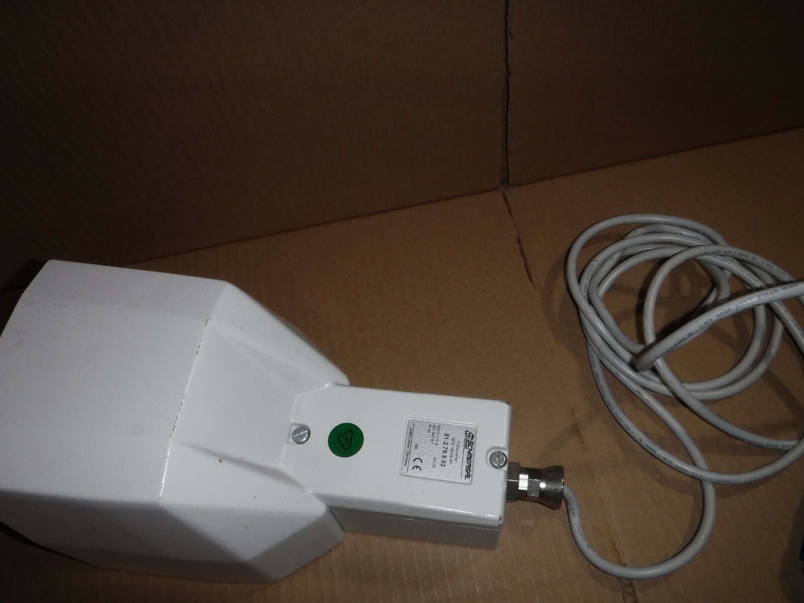 SCHMERSAL SAFETY FOOT SWITCH PEDAL GFS 1SD2SAP 500V 10A 81.2.79.9.02