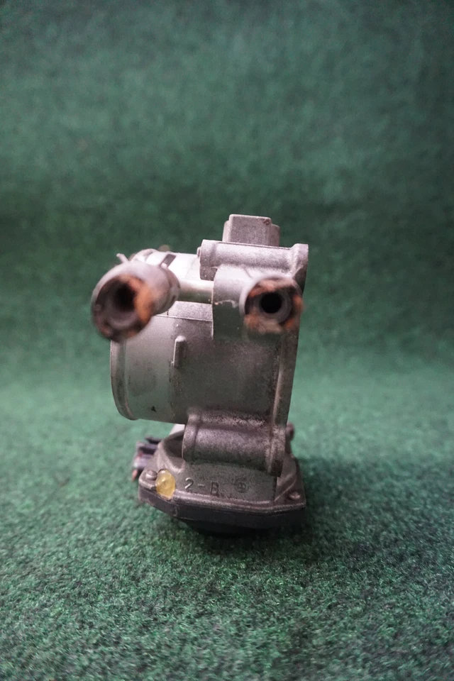 Toyota Scion TC 2013 2,5 L (manual) carrocería del acelerador OEM 2203036010 Foto 2 de 4