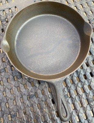 Griswold Cast Iron #10 Small Logo Skillet (716 A) - RESTORED