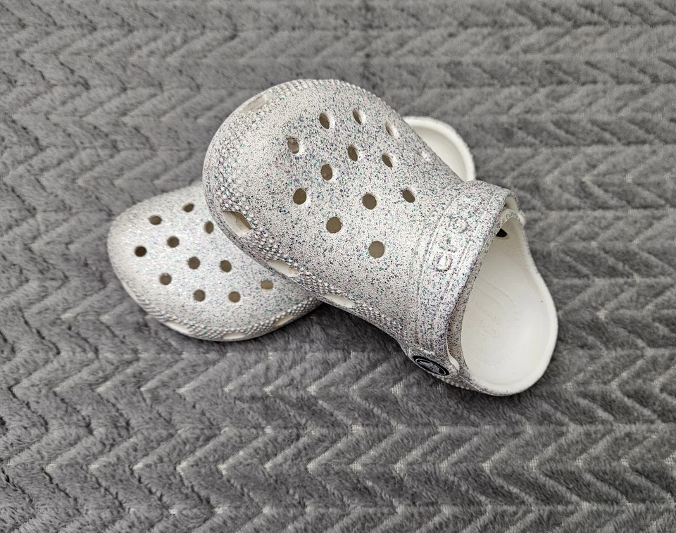 Zapatos zuecos blancos multicolores brillantes para niños talla 10C clásicos cocodrilos al aire libre Foto 2 de 4