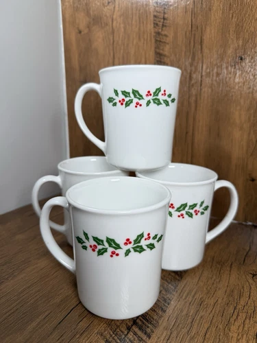 Holly Days by Corning Glass Coffee Cups Set Of 4 Mugs Corelle