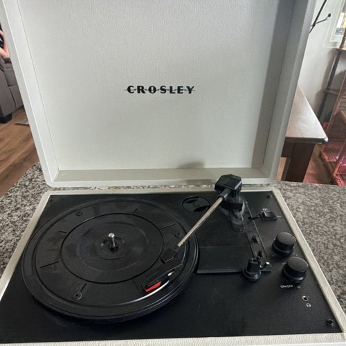 Crosley CR8005F-WS Turntable White 3 Speeds AUX RCA Belt Drive Headphone Jack