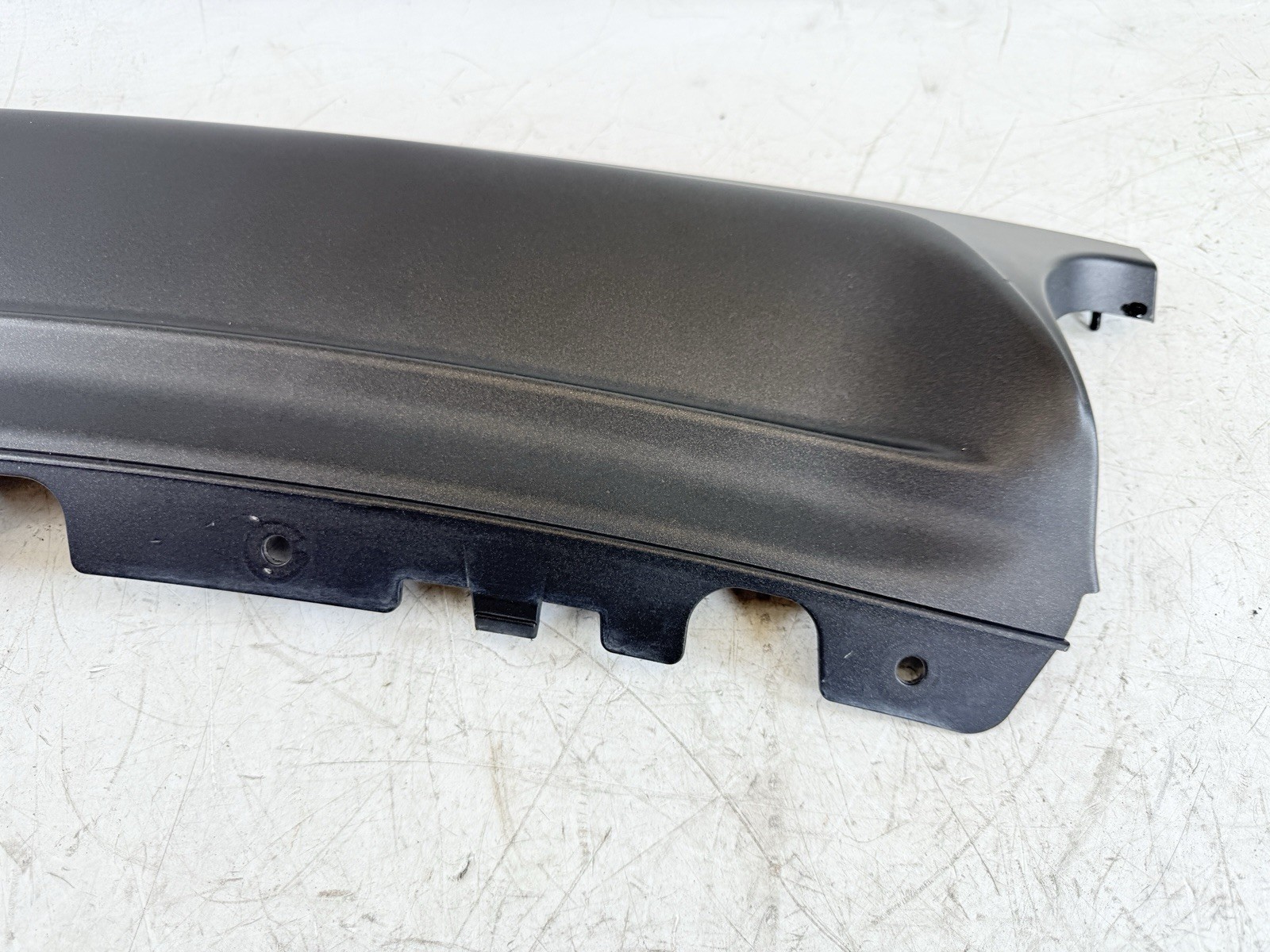 2014-2019 Maserati Ghibli Rear Bumper Center Lower Molding Trim 670010777 Oem