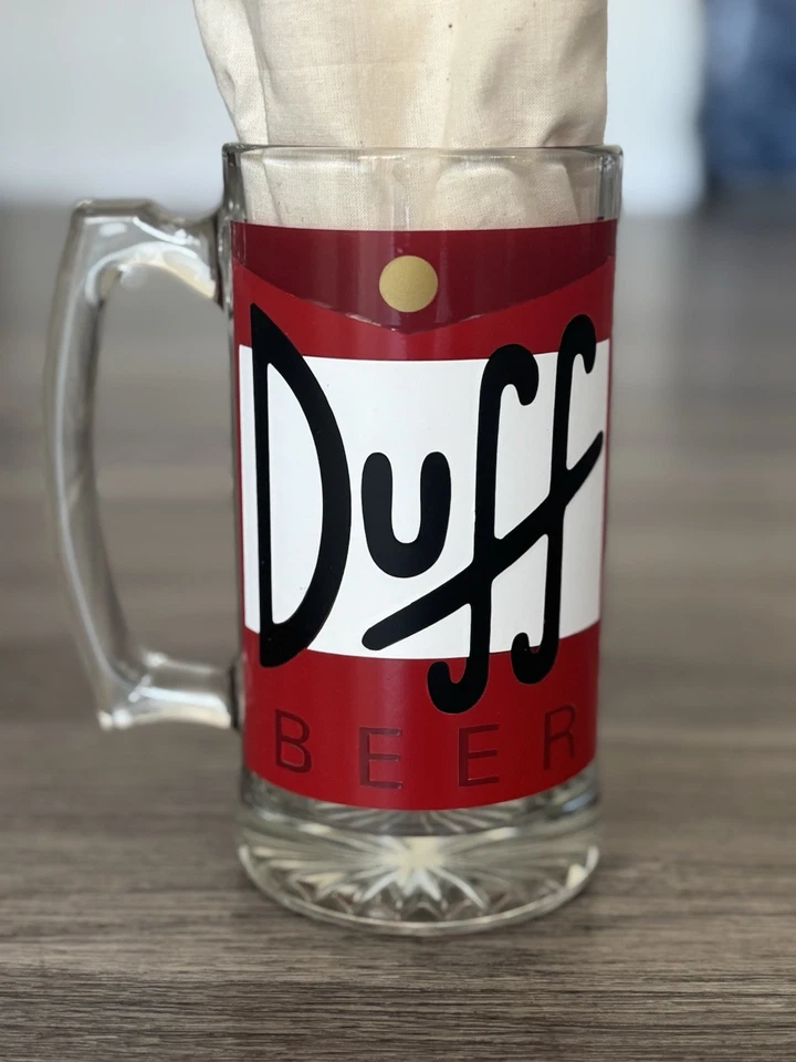 Taza de cerveza Duff personalizada | Cristalería hecha a mano inspirada en Los Simpson | Regalo de cultura pop Foto 2 de 3