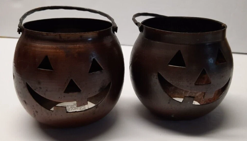 Candelabros de calabaza Jack O Lantern de metal Hosley EE. UU./2 vasos A C Moore votivos Foto 4 de 4