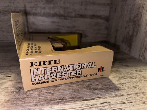 Combinazione internazionale scala 1/80 con testa di mais e grano pressofusa Ertl - Foto 8 di 9