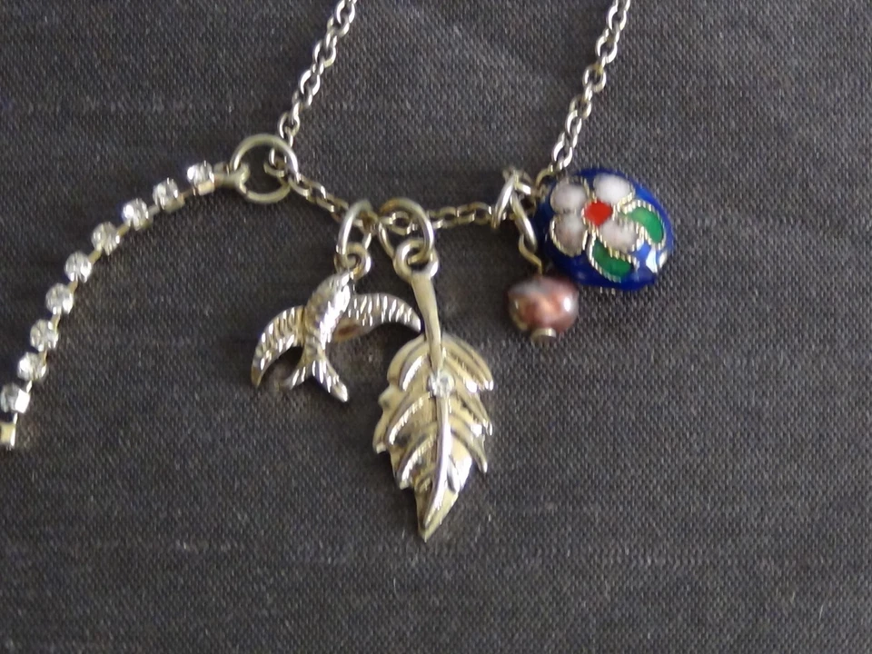 Forever 21 золото/темно-синий подвеска ожерелье со стразами эмаль цветок жемчуг лист птицы 16 - Изображение 2 из 4