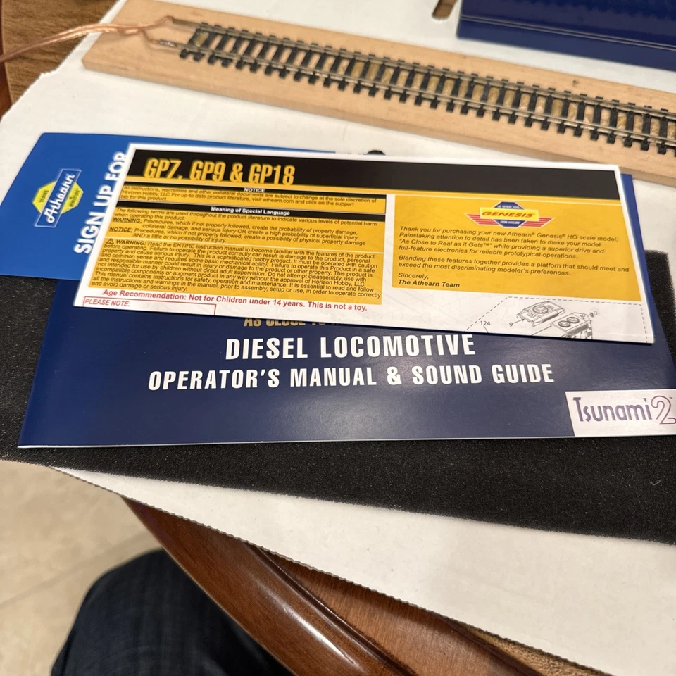 Genesis escala HO Frisco 544 GP7 Loco DCC y sonido #ATHG82348 NUEVO EN CAJA Foto 2 de 4