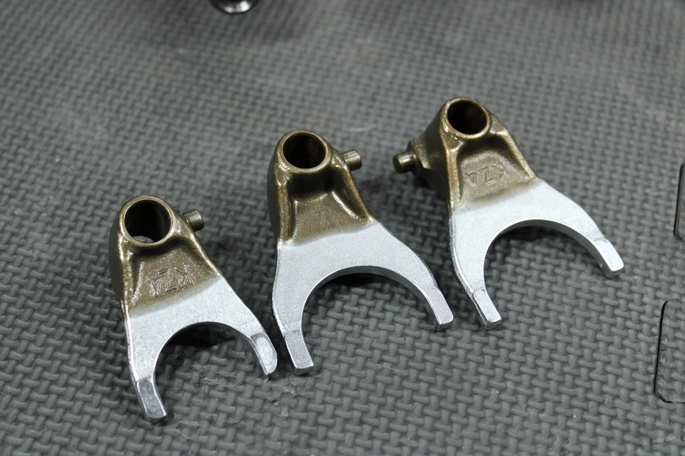 2005 HONDA CR125R OEM ТРАНСМИССИЯ ДВИГАТЕЛЯ TRANNY ШЕСТЕРНИ ПЕРЕКЛЮЧЕНИЕ ВИЛКИ БАРАБАННЫЕ ВАЛЫ - Изображение 3 из 4