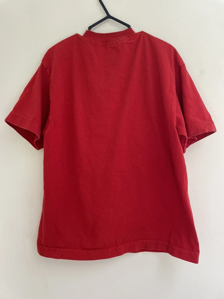 Camiseta Universal Studios Kids Islands of Adventure Dr. Seuss Thing 2 vermelha pequena - Imagem 4 de 4