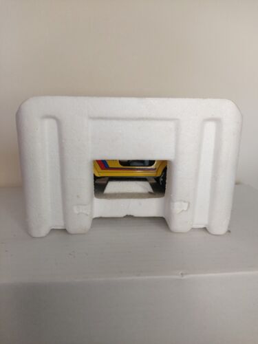 Burago 1/24 Scale 0197 American Off Road Yellow Jeep Diecast Model Boxed - Picture 8 of 18