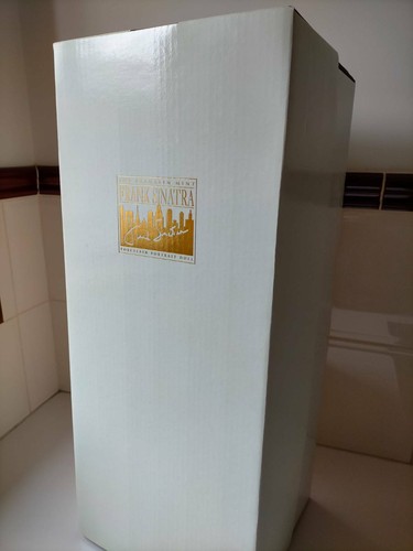 FRANK SINATRA POSABLE SINGING DOLL, MINT IN BOX . - Picture 9 of 10
