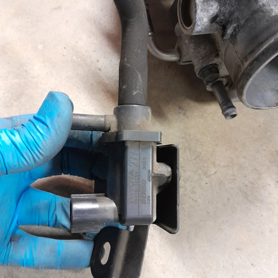 2006 LEXUS GS300 GS 300 UPPER Intake Manifold w Throttle Body 06 OEM - Image 4 of 4