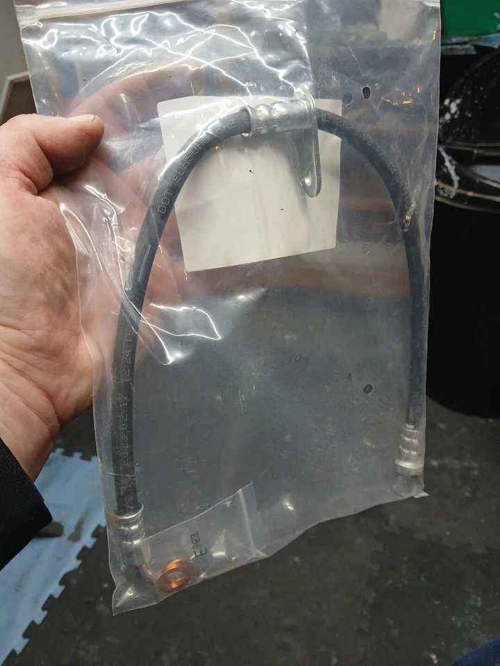 Brake hose for a 2012 Subaru legacy 3.6 - Imagem 2 de 2