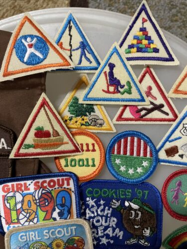 Faja de colección Girl Scout con 25+ parches e insignias de exploración vintage años 90 - Imagen 5 de 9