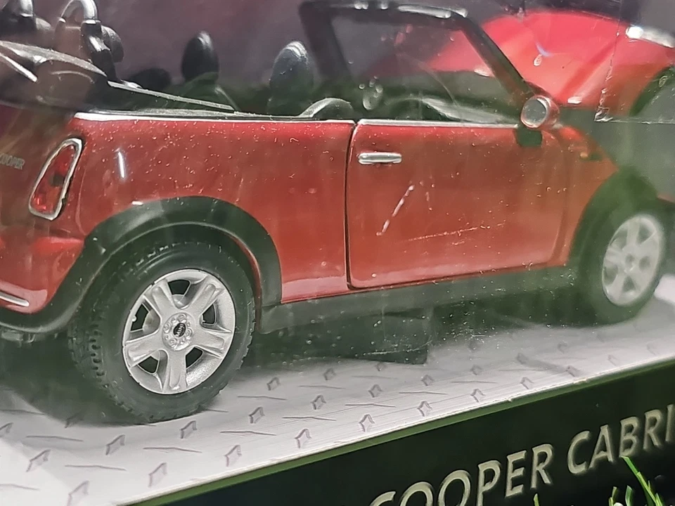 Maisto Special Edition Mini Cooper Carbrio 1:24 Scale Diecast Car - Image 3 of 4