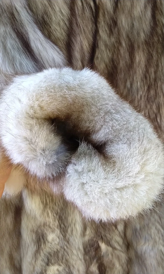 Vintage Blue Fox Fur Coat - Immaculate condition - Image 4 of 4