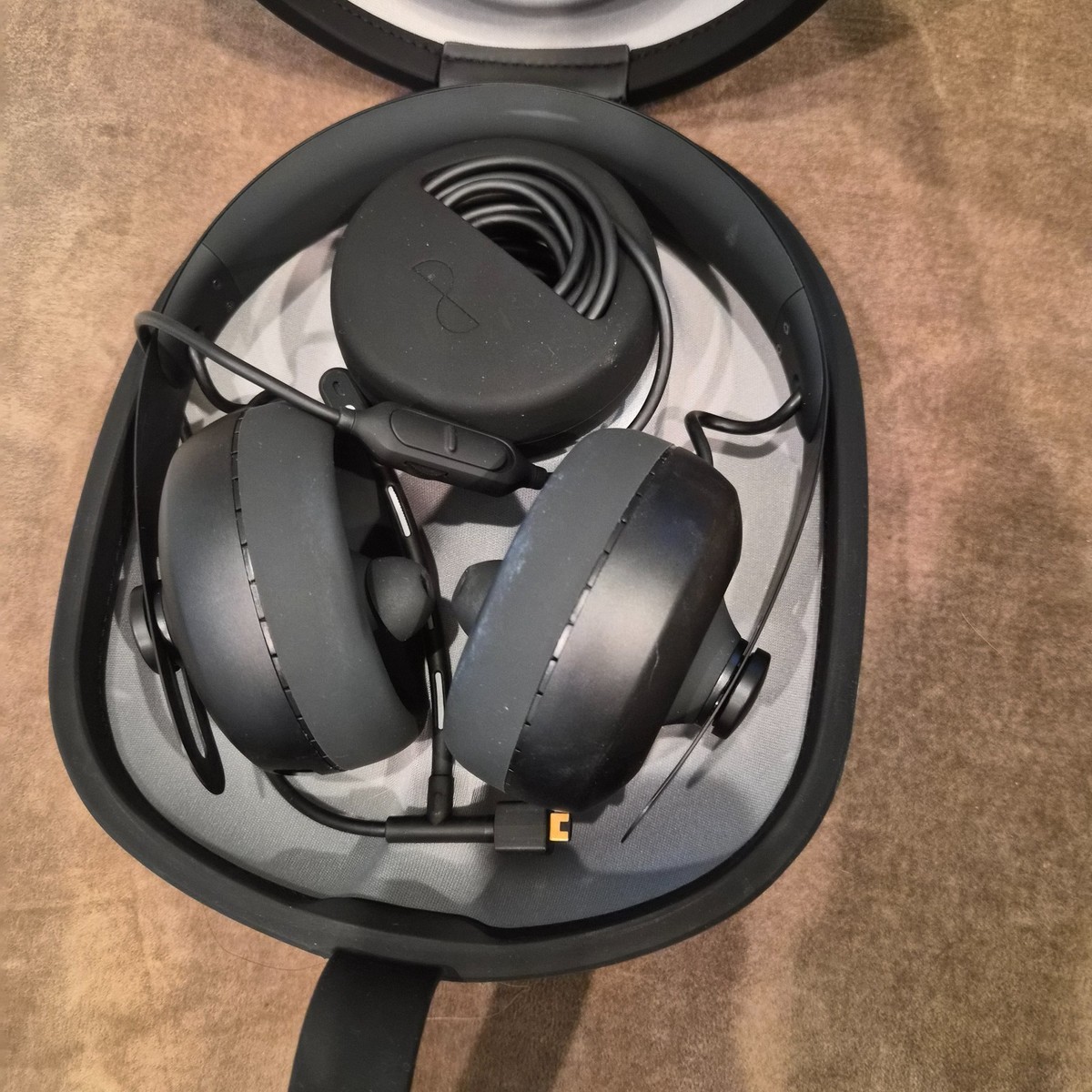 nura Nuraphone Over-Ear Headphones Black USB Headband with