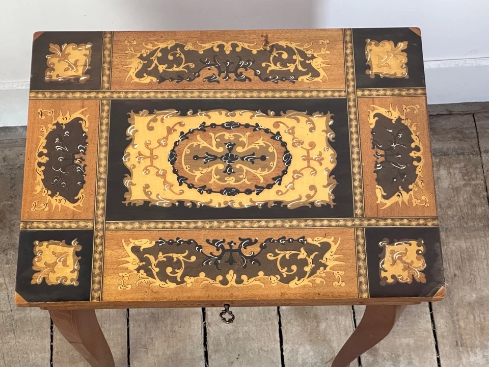 Table à rangement à musique en marqueterie - Photo 3/4