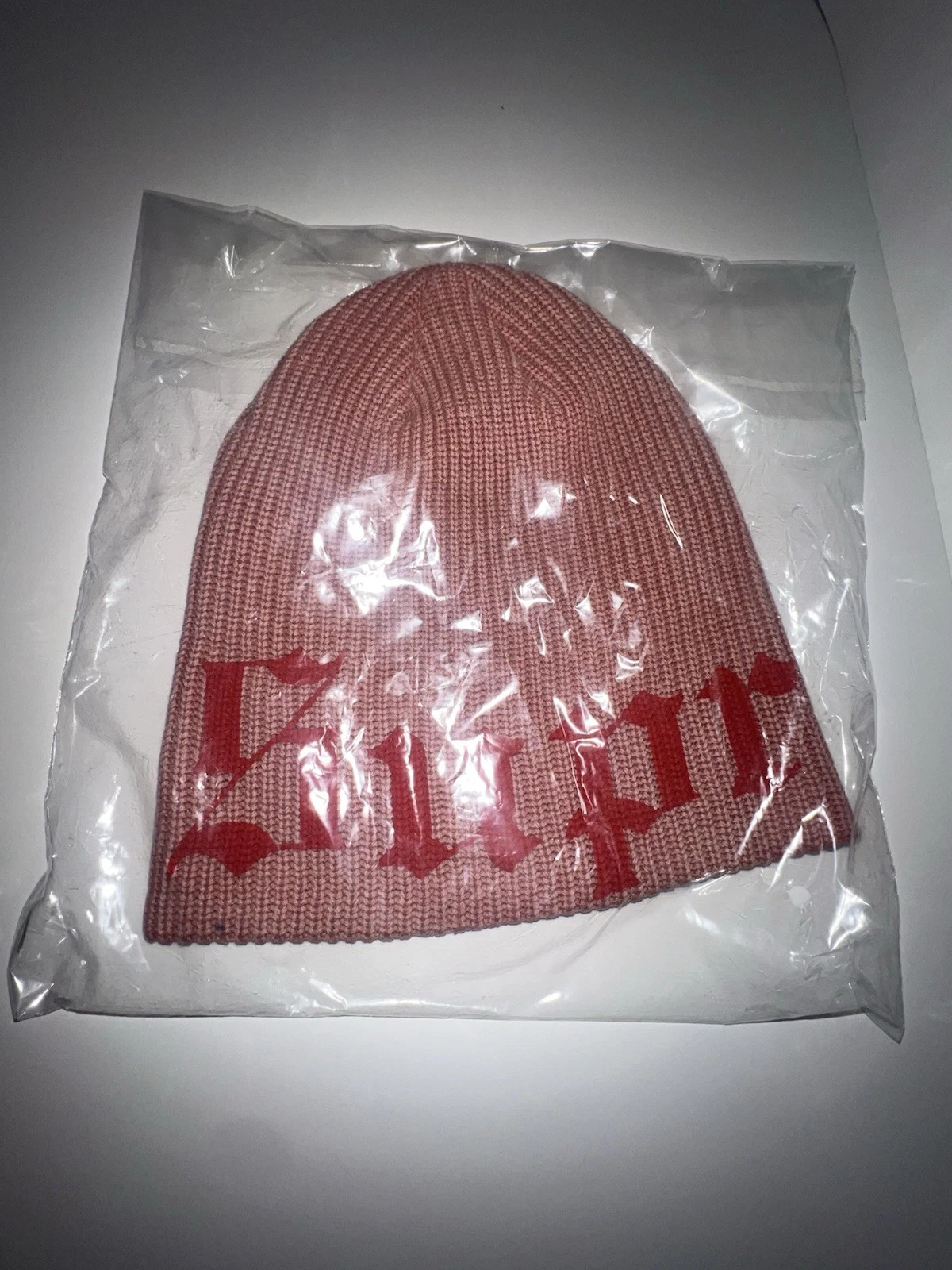 Supreme   Bonnet ancien imprimé anglais   Rouge   SS25   ÉPUISÉ 