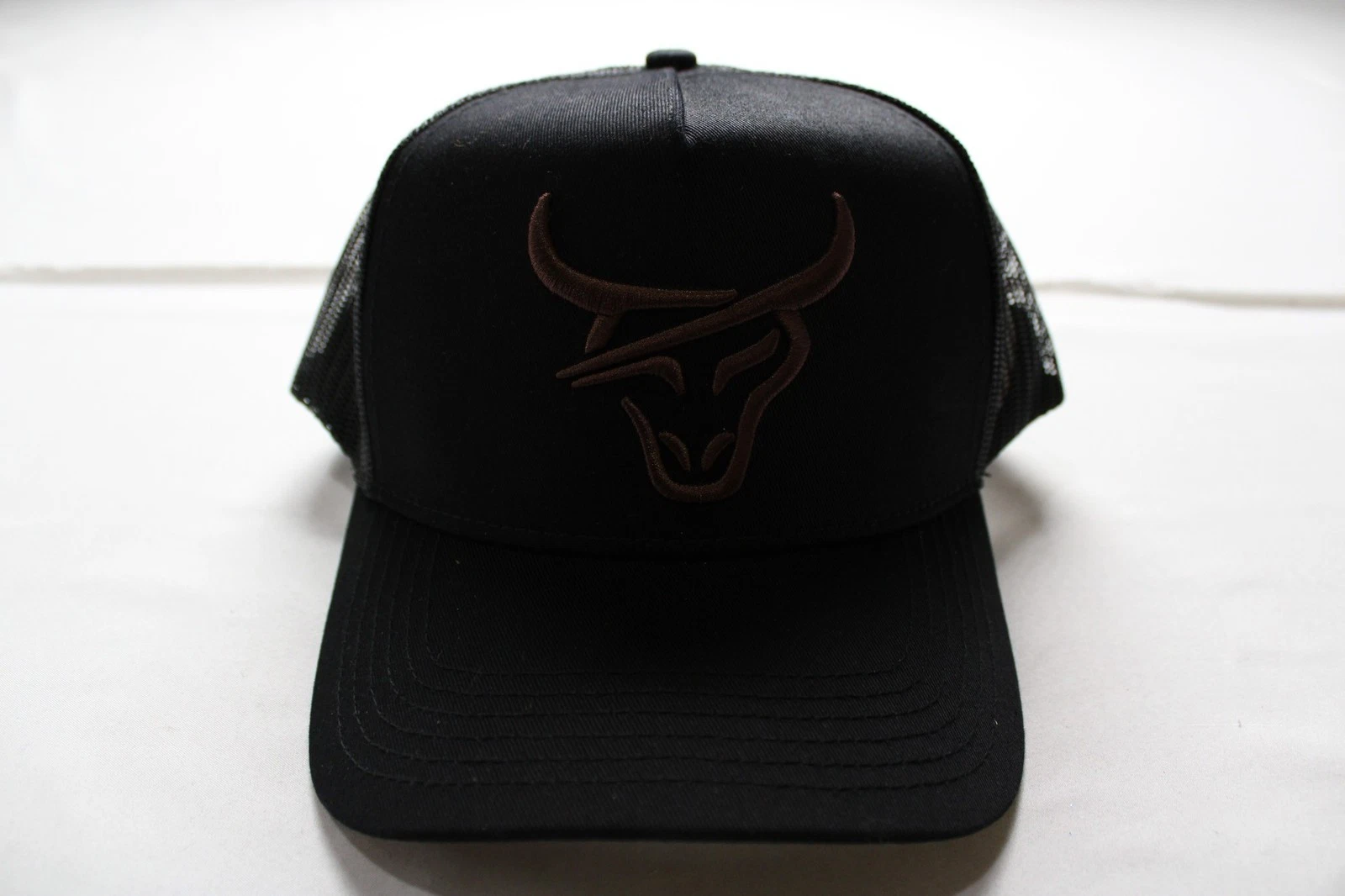 Honker Unisex Adult's Adjustable Bull Trucker Hat WR4 Black/Brown One Size NWT