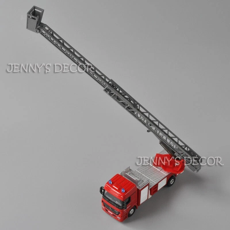 1:72 Scale Diecast Vehicle Model Toy Actros Fire Fighting Truntable Ladder Truck - Image 4 of 4