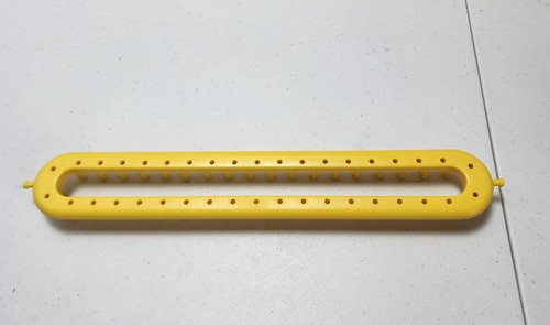 Knifty Telar Tejedor Amarillo Largo 13.5" 38 Clavijas Bufanda Tejer 2006 - Imagen 4 de 5
