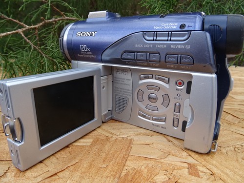 Sony Handycam DCR-DVD100E Camcorder DCRDVD100 FOR PARTS REPAIR AS IS - Picture 2 of 12
