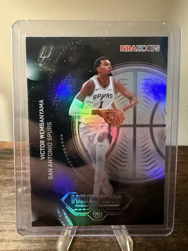 Topps NBA Hoops Victor Wembanyama Hoopers rainbow Insert H-11 Spurs NBA 2026 
