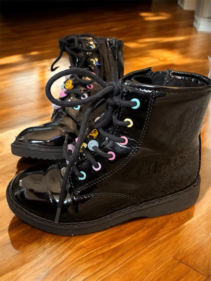 The Children’s Place | Botas de combate negras con cuentas | Talla 13 #blackfridaydeals Foto 2 de 4