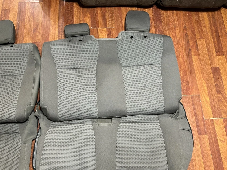 Juego completo de fundas de asiento de ropa originales que salieron de una F250 2020. Foto 2 de 4