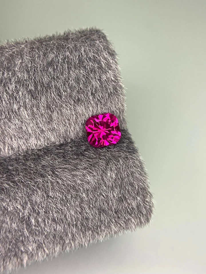 Stunning Top Quality Natural Malaya Garnet Gemstone 1.01 CTs. Origin Mozambique. - Image 2 of 3