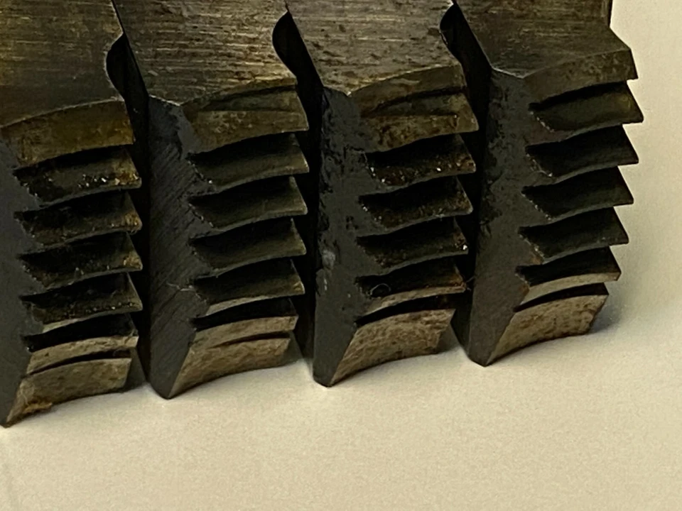 562 OSTER DIES,1-8 HSS, MATCHED SET OF 4, UNUSED BUT  RUST MARKS FROM STORAGE - Image 3 of 4