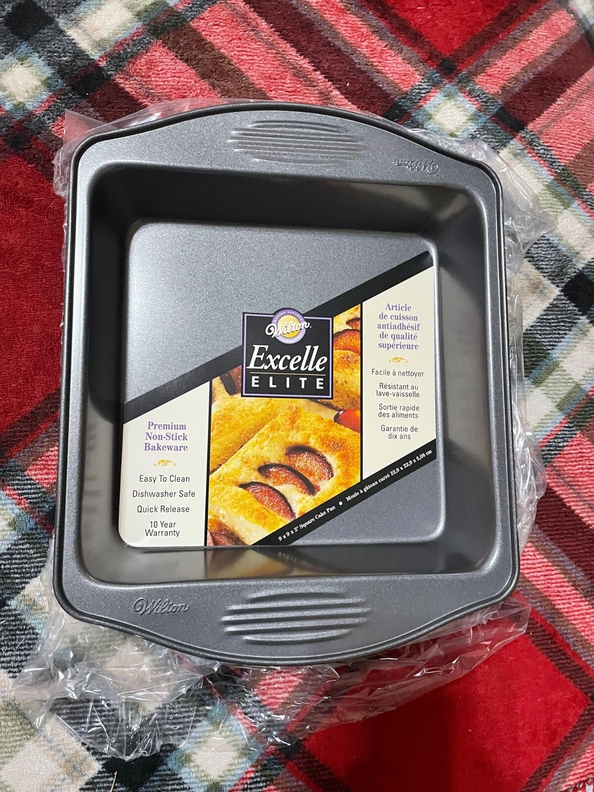 Wilton Excelle Elite Premium Non Stick Bakeware 9x9x2 Inch Square Cake Pan