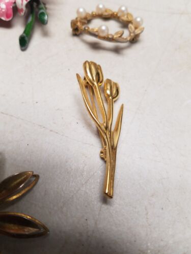 8 Women's Brooches (M) - Picture 6 of 10