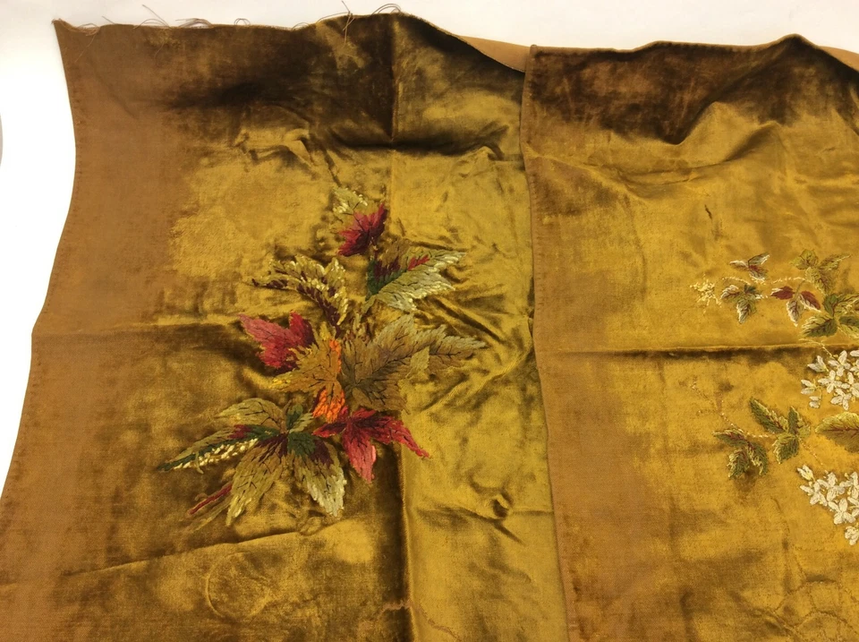 Fundas para sillas de fieltro marrón de terciopelo bordadas a mano textiles hechos a medida  Foto 2 de 4