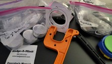 BADGE-A-MINIT BUTTON MAKER Hand Press Pinback Buttons, Keychain Mirror Buttons