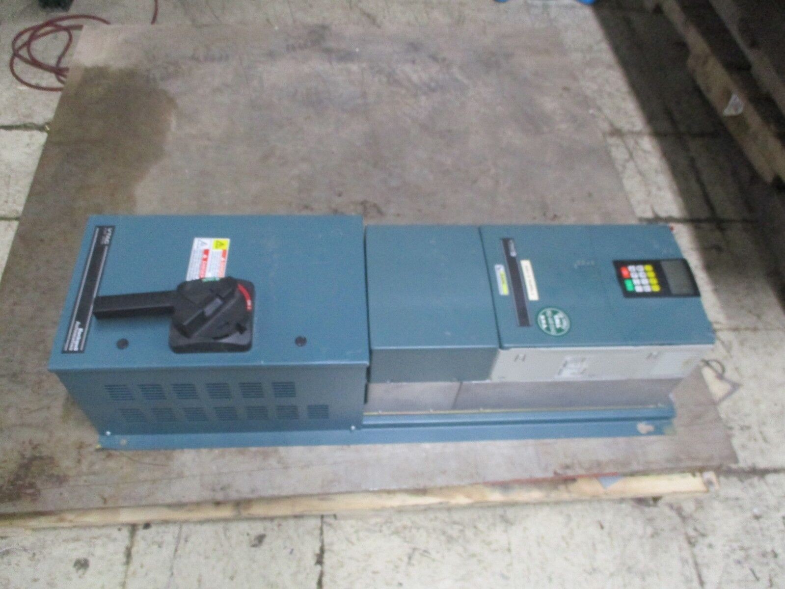 Rockwell Automation VTAC9 AC Drive w/ Disconnect 9VT401-040HTANA 30HP 3Ph Used