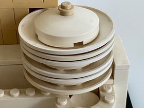 LEGO ARCHITECTURE: Solomon Guggenheim Museum (21035) With Box And Instructions.