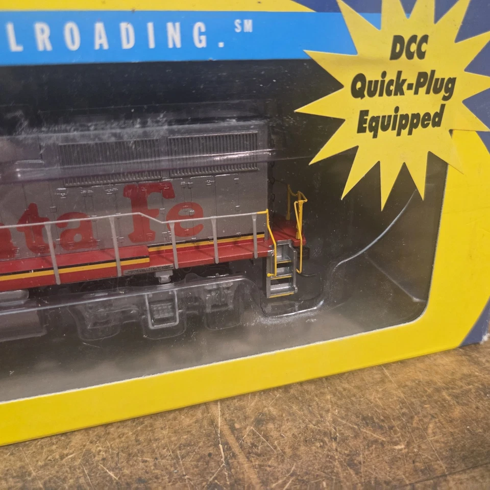 HO Athearn RTR 91502 Santa Fe GP60M Powered Diesel Locomotive ATSF #142 NIP - Image 4 of 4