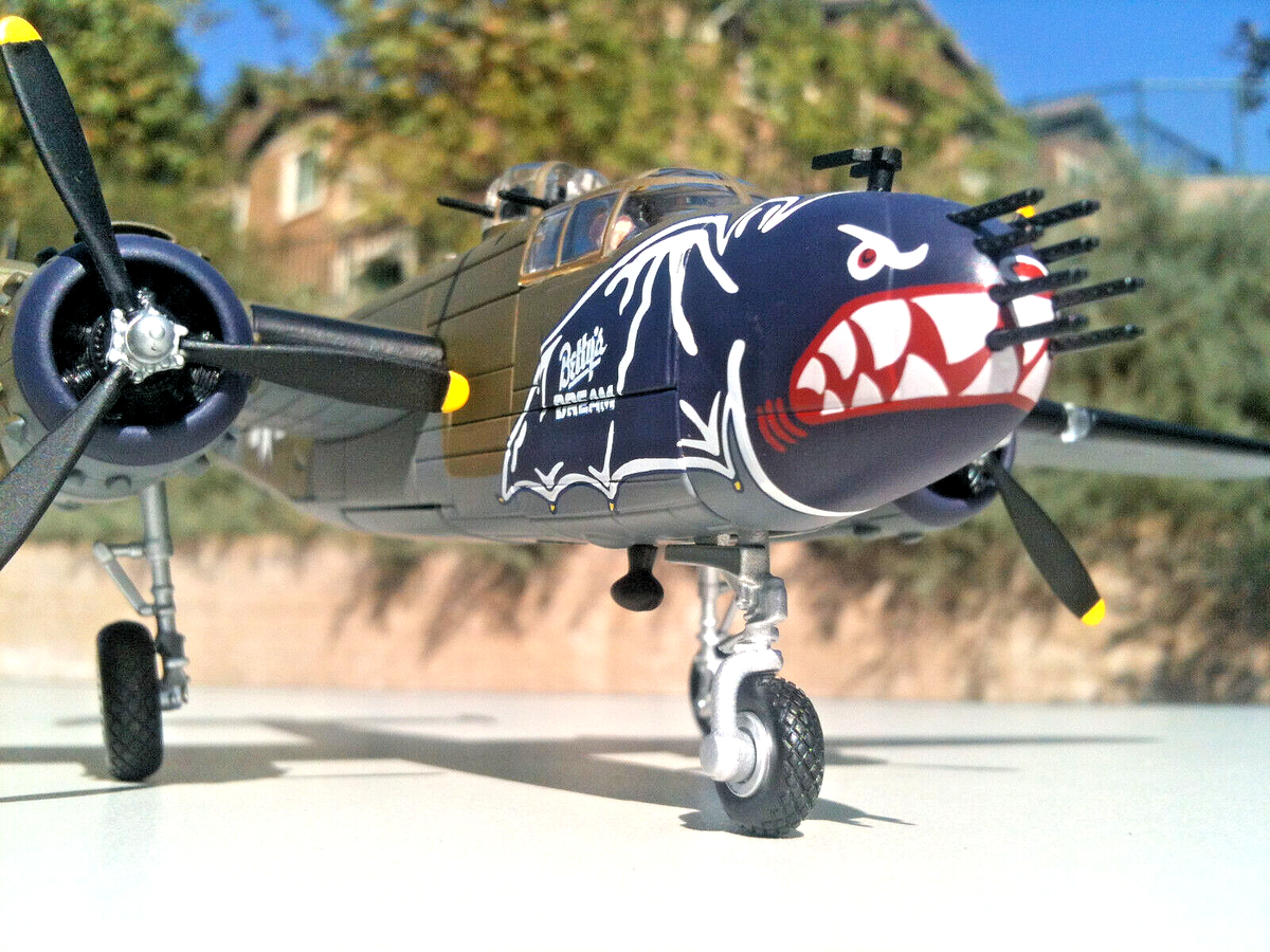 Corgi B-25J Mitchell Bats Outa' Hell, Betty's Dream, Le Shima Okinawa 1945 1:72 Corgi B-25J Mitchell Bats Outa' Hell, Betty's Dream, Le Shima Okinawa 1945 1:72