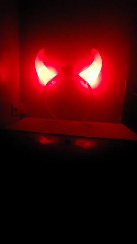Disfraz LED con cuernos rojos brillantes del diablo diadema iluminados intermitentes - Vídeo 1 de 1