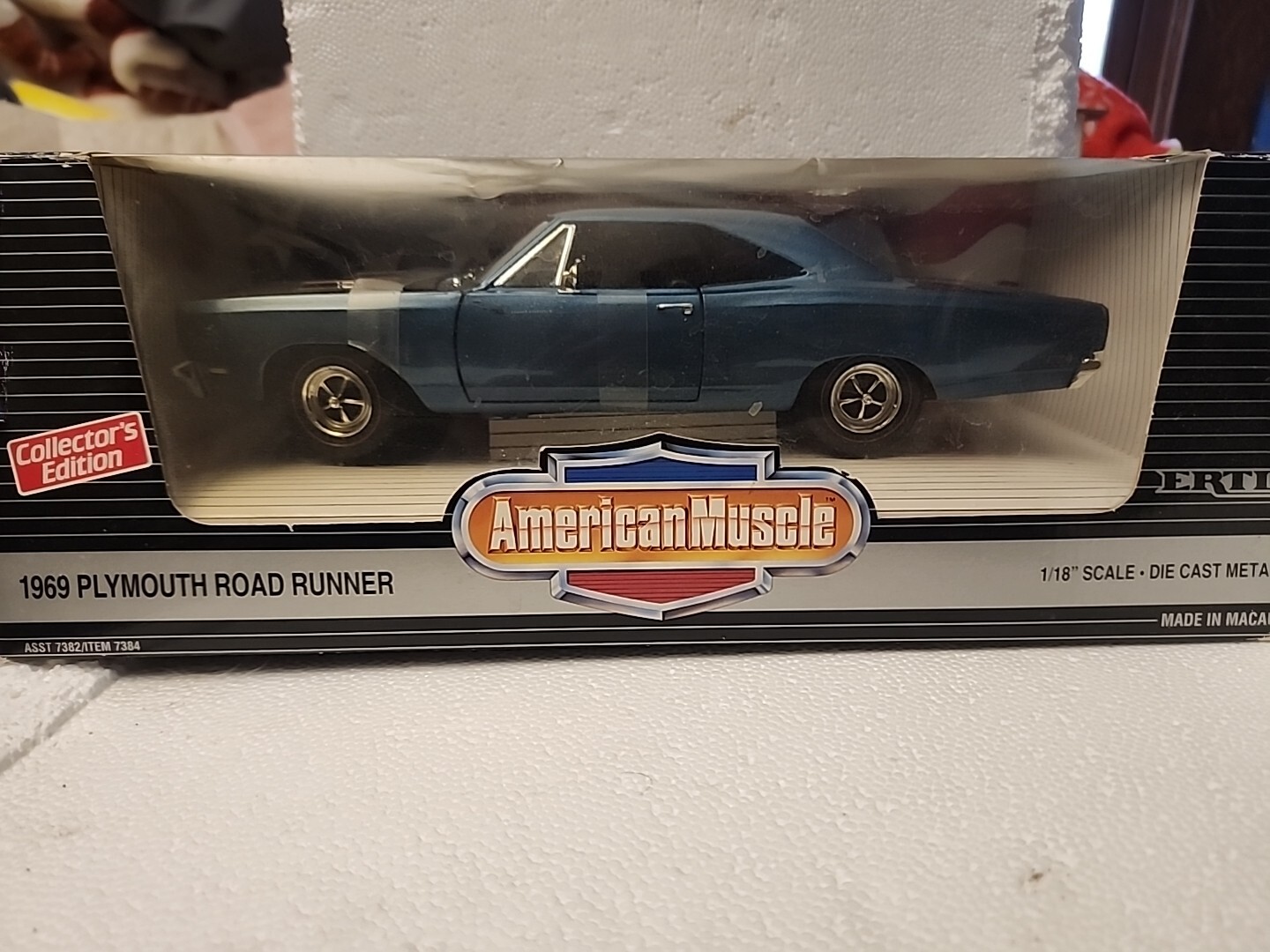 1969 PLYMOUTH ROAD RUNNER (COLLECTOR'S EDITION) 1:18 SCALE DIE CAST