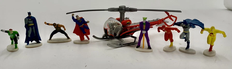 Mini figuras DC Comics Tree House niños colección de 8 y Hot Wheels Batcopter Foto 2 de 4